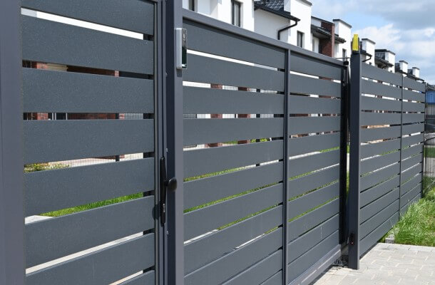 Commercial-Aluminum-Fence-in-Columbia-South-Carolina